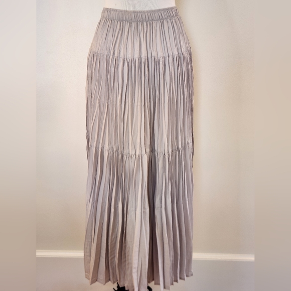 || MDRN || brand skirt, silver gray, maxi, pleated, elastic waist, tiered - Picture 3 of 5